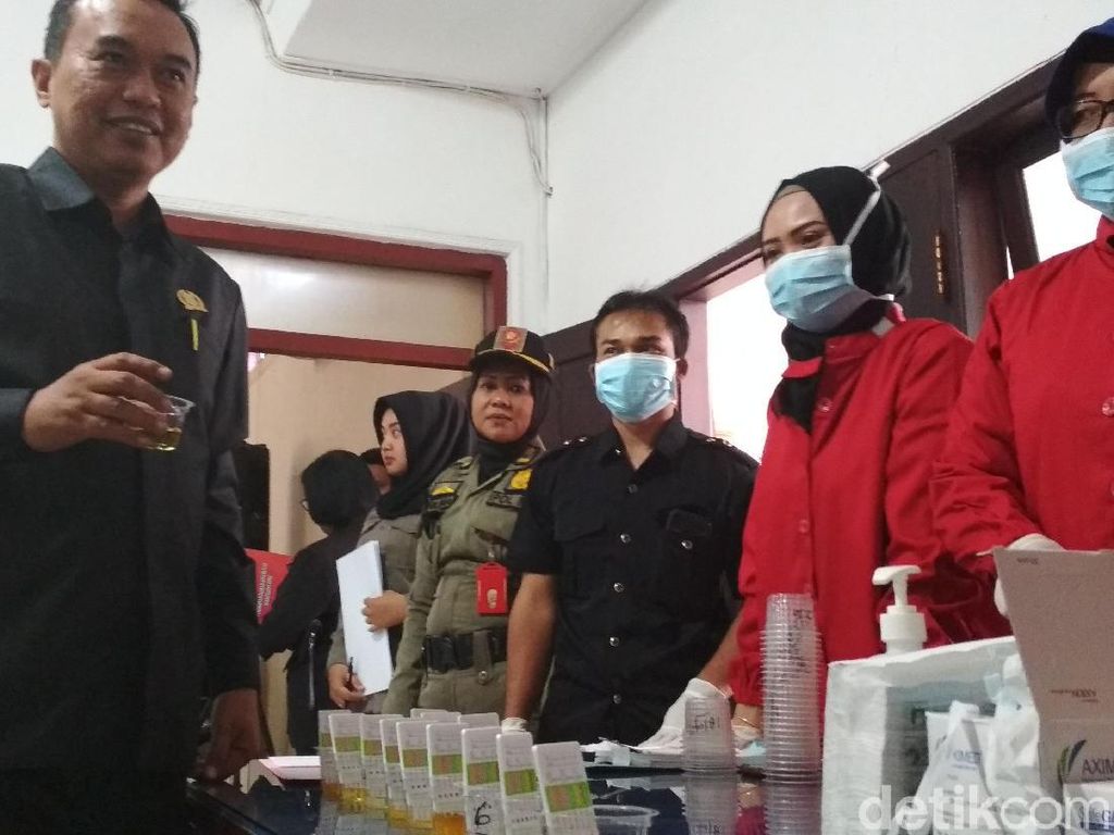 Dua Anggota DPRD Kota Blitar Tak Ikut Tes Urine: Tidak Prosedural Dua Anggota DPRD Kota Blitar Tak Ikut Tes Urine: Tidak Prosedural