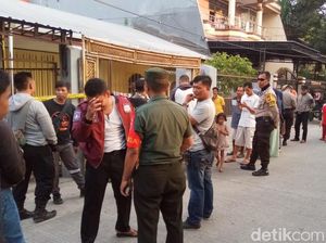 Teriakan Menyayat Hati Bocah yang Peluk Jasad Ibunda 3 Hari Teriakan Menyayat Hati Bocah yang Peluk Jasad Ibunda 3 Hari