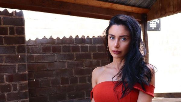 Selebgram Ini Dipilih Miliuner Ganteng Jadi Asisten, Gajinya Rp 497 Juta