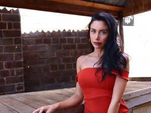 Selebgram Ini Dipilih Miliuner Ganteng Jadi Asisten, Gajinya Rp 497 Juta