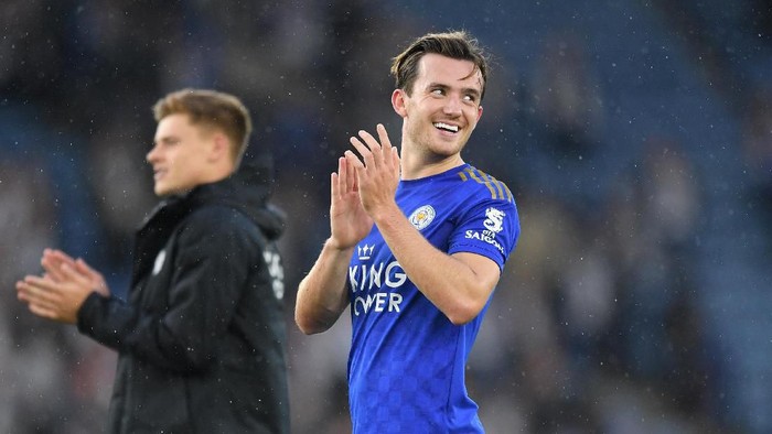 LEICESTER, ENGLAND - OCTOBER 19: Ben Chilwell of Leicester City acknowledges the fans following the Premier League match between Leicester City and Burnley FC at The King Power Stadium on October 19, 2019 in Leicester, United Kingdom. (Photo by Michael Regan/Getty Images)