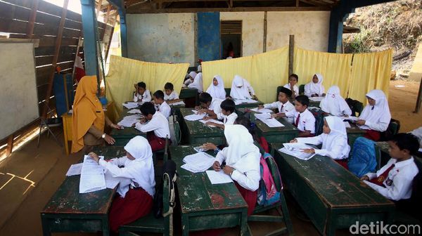 Semangat Anak-anak di Perbatasan Menempuh Pendidikan
