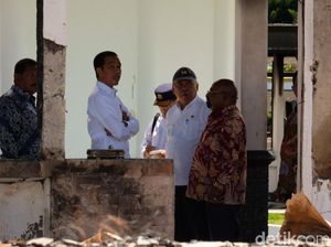 Jokowi Kunjungi Kantor Bupati Jayawijaya yang Rusak Akibat Kerusuhan