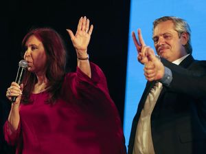 Kalahkan Incumbent, Profesor Hukum Menangkan Pilpres Argentina