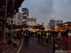 Demo di Patung Kuda Usai, Massa KASBI dan Mahasiswa Bubar