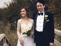 Rina Nose Tegaskan Tak Pindah Agama Saat Nikah dengan Josscy Aartsen
