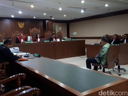 Dua Penyuap Eks Bupati Lampung Tengah Dituntut 2,5 Tahun Penjara