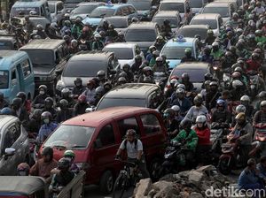 Ada Kecelakaan Minibus di Tol Jakarta-Tangerang, Lalin Macet 9 Km