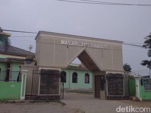 Buru Pria yang Lempar Kotoran ke Masjid di Palembang, Polisi Cek CCTV