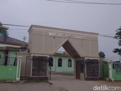 Buru Pria yang Lempar Kotoran ke Masjid di Palembang, Polisi Cek CCTV