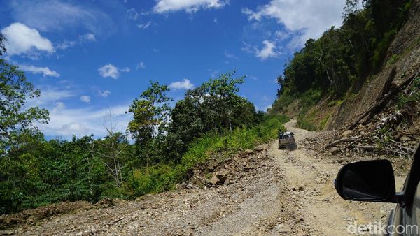 Potret Jalan ke Arfak yang Akan Diaspal Jokowi