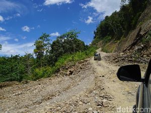 Potret Jalan ke Arfak yang Akan Diaspal Jokowi