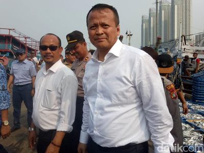 Momen Menteri Kelautan Blusukan Perdana di Muara Angke