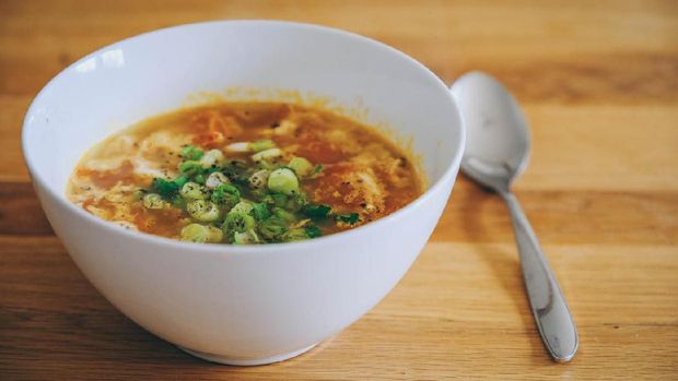 Ilustrasi resep sop tomat telur simple ala DEBM