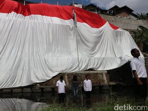 Sumpah Pemuda, Warga Pinggir Sungai Yogya Bentangkan Sang Merah Putih Raksasa