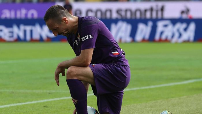 Frank Ribery FLORENCE, ITALY - OCTOBER 06: Frank Ribery of ACF Fiorentina reacts during the Serie A match between ACF Fiorentina and Udinese Calcio at Stadio Artemio Franchi on October 6, 2019 in Florence, Italy. (Photo by Gabriele Maltinti/Getty Images)