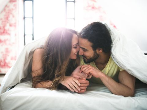 Benarkah Rutin Berhubungan Seks Bisa Cegah Menopause Dini?
