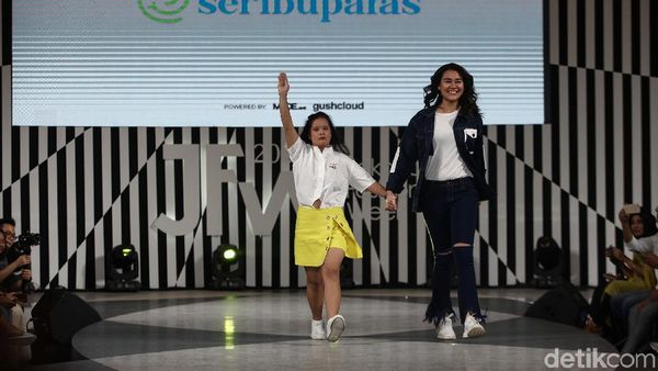 Aliyah Massaid Jadi Model Jakarta Fashion Week Bareng Remaja Down Syndrome