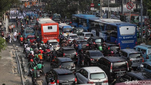 Kawasan Senen Macet Imbas Upacara Hari Sumpah Pemuda