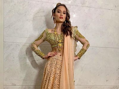Gaya 8 Artis Indonesia di Acara Diwali, Festival Cahaya Umat Hindu