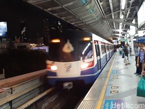 Wira-wiri Naik Kereta Layang Bangkok, Bagaimana Rasanya?