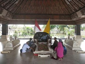 Aura Nasionalisme yang Kental di Makam Bung Karno