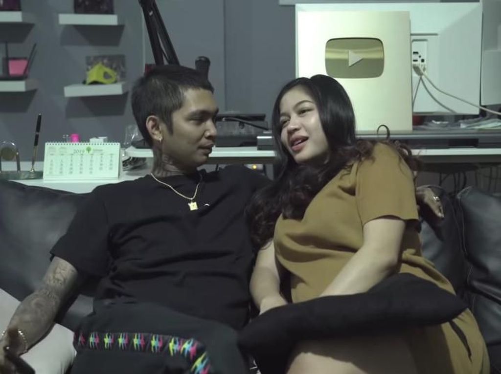 Young Lex Berikan CIU untuk Istri yang Diakui Hamil di Luar Nikah Young Lex Berikan CIU untuk Istri yang Diakui Hamil di Luar Nikah
