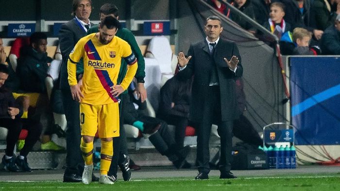 Pelatih Barcelona Ernesto Valverde (kanan). Foto: Thomas Eisenhuth/Getty Images