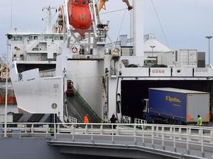 Lagi, 8 Orang Ditemukan Nyaris Tewas di Truk Kontainer di Prancis