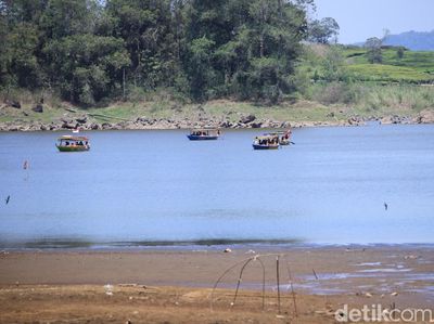 Foto: Situ Patenggang yang Cantik Mulai Surut