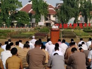 Wali Kota Depok Gelar Salat Minta Hujan di Balai Kota Wali Kota Depok Gelar Salat Minta Hujan di Balai Kota