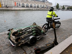 Di Paris, Skuter Jadi Sampah dan Kotori Sungai