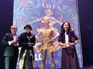 Tak Sekolah Fashion, Rinaldy Yunardi Juara Dunia Lomba Rancang Aksesori