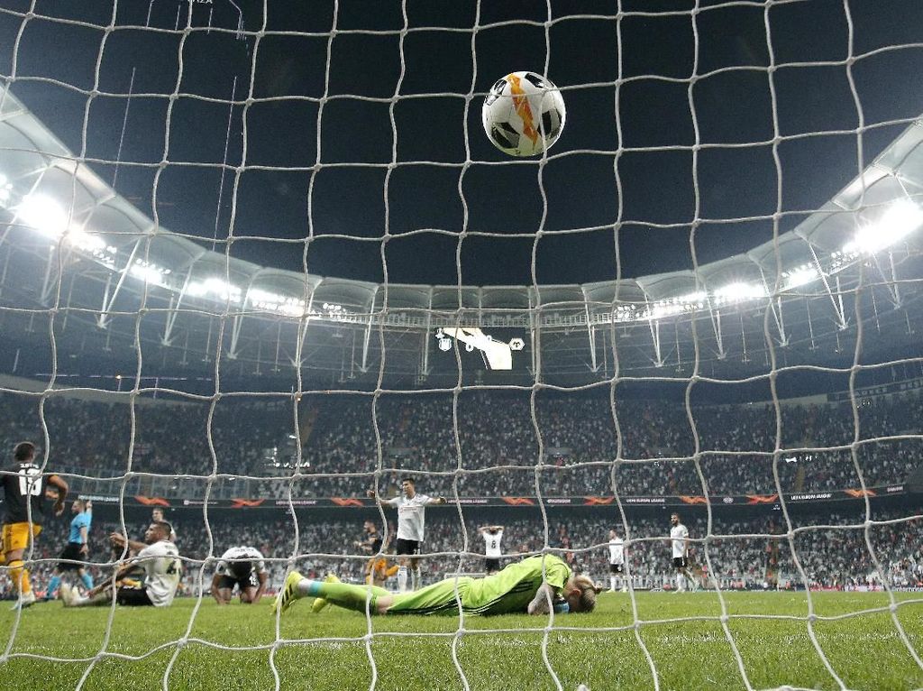 Blunder-blunder yang Bikin Karius Keblinger Blunder-blunder yang Bikin Karius Keblinger