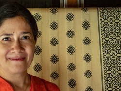 Chandra Prijosusilo, dari Psikologi, Aktivis Sampai Memberdayakan Tenun Tradisional