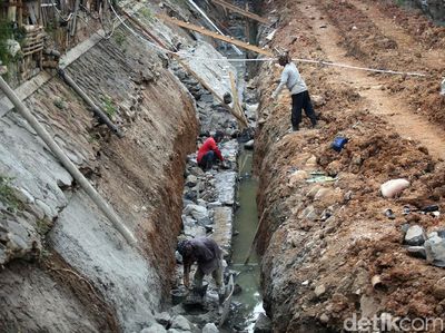 Dinas Tata Air Jaktim, Lakukan Normalisasi Kali Kayu Putih