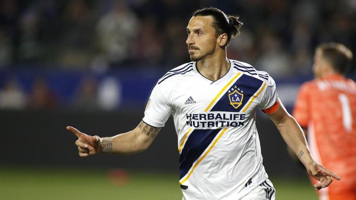 Zlatan Ibrahimovic memberi indikasi akan kembali ke Spanyol (Foto: Katharine Lotze/Getty Images)