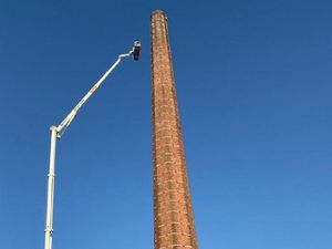 Pria Ini Tewas Usai Terjebak di Atas Cerobong Asap Setinggi 88 Meter