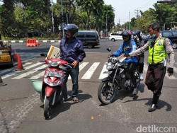 Operasi Zebra Semeru di Surabaya, Jejak Pelanggar Direkam saat Urus SIM