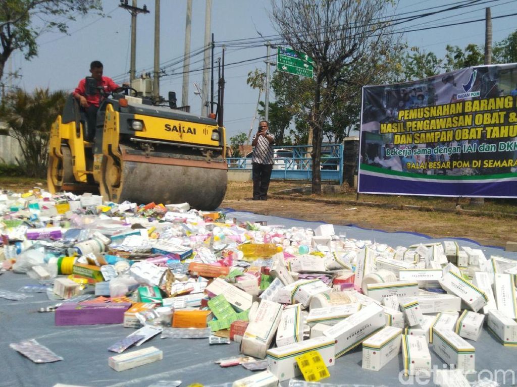 Obat Ilegal dan Kedaluwarsa Senilai Rp 3 M Dimusnahkan di Semarang Obat Ilegal dan Kedaluwarsa Senilai Rp 3 M Dimusnahkan di Semarang