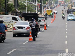 Suasana Lalu Lintas di Jalan Kemang Raya yang Dibagi 3 Lajur