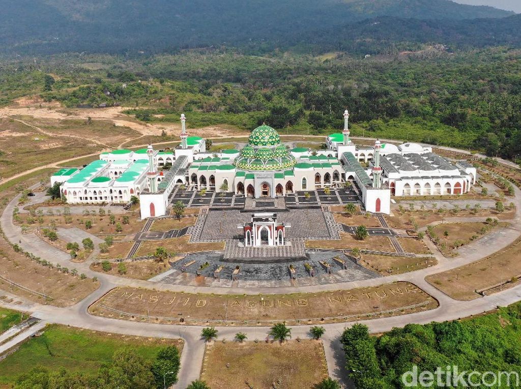 Masjid Agung Natuna ,Mutiara di Utara Indonesia