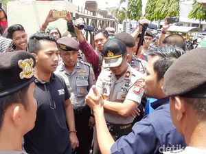 Demo PN Sungguminasa, Massa Minta Dosen UNM Pembunuh Zulaiha Dihukum Mati