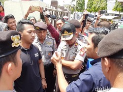 Demo PN Sungguminasa, Massa Minta Dosen UNM Pembunuh Zulaiha Dihukum Mati