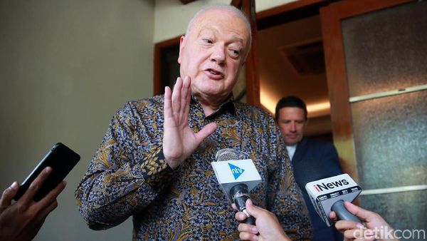 Dubes Australia Pakai Batik saat Bertemu Menko Polhukam Mahfud MD