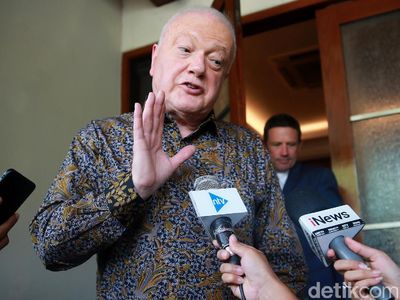 Dubes Australia Pakai Batik saat Bertemu Menko Polhukam Mahfud MD