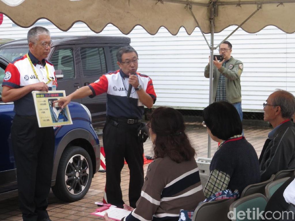Lansia yang Masih Nyetir Harus Pahami Blind Spot Lansia yang Masih Nyetir Harus Pahami Blind Spot