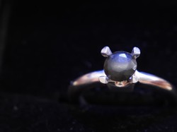 Viral Pria Bikin Cincin Tunangan dari Potongan Kuku yang Disimpan Setahun