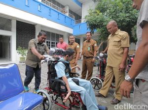 100 Anak Berkebutuhan Khusus di Aceh Dapat Bantuan Kursi Roda
