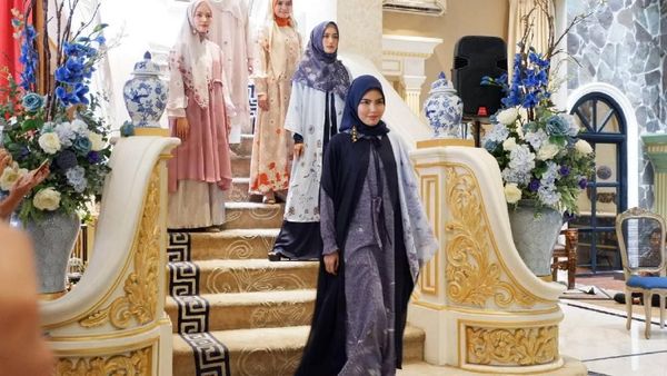 Elzatta Rilis Koleksi Baju Muslim Bermotif Batik Kawung